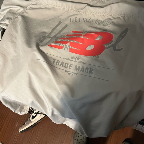 Herschel Supply x New Balance Anaorak - Picture 2 of 3